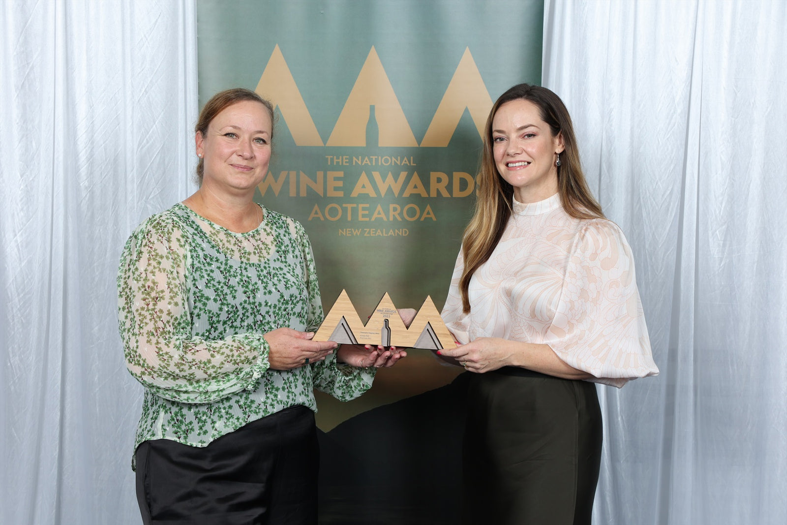 Trophy for Champion Organic Wine LOOP RD PINOT NOIR 2022